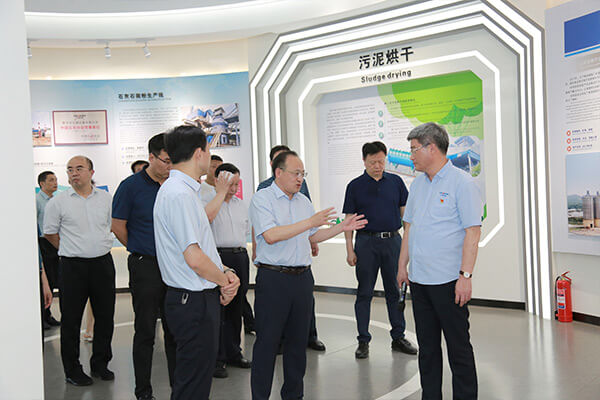 新鄉(xiāng)市政府市長魏建平到長城機(jī)械調(diào)研督導(dǎo)“萬人助萬企”活動(dòng)開展情況