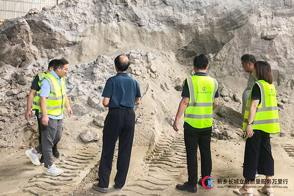 長城團(tuán)隊深入鎳渣微粉生產(chǎn)一線 長城團(tuán)隊深入鎳渣微粉生產(chǎn)一線