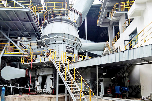 云南年產(chǎn)30萬噸礦粉線項目安裝調(diào)試現(xiàn)場