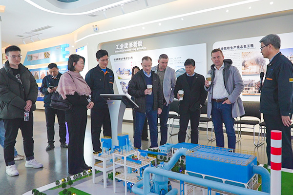 國際工業(yè)集團客戶到訪新鄉(xiāng)長城考察